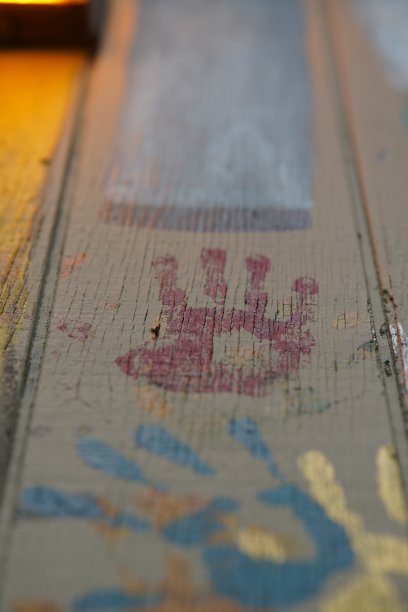 用线条在墙上印手印图片下载