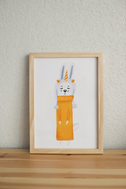 有插画海报的儿童房间的内部图片下载