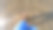 女孩光着脚走在沙滩上的石头上图片下载