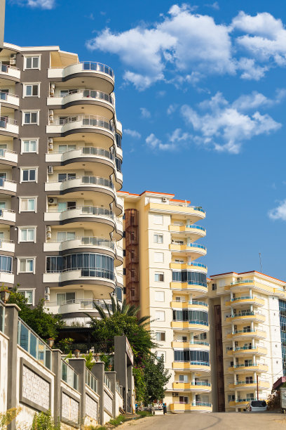 新的现代化多公寓高层建筑。图片下载