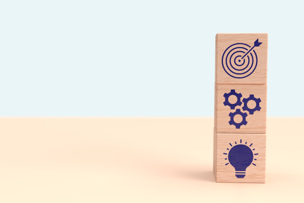 木制立方体的商业战略概念。图片下载