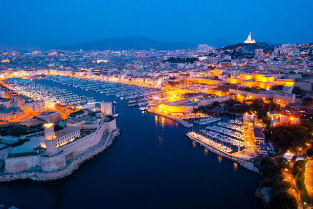 法国南部马赛黄昏时的航拍照片图片下载