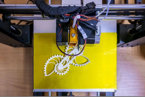 现代3D打印机打印数字特写微距3D打印机打印与橙色塑料图片下载