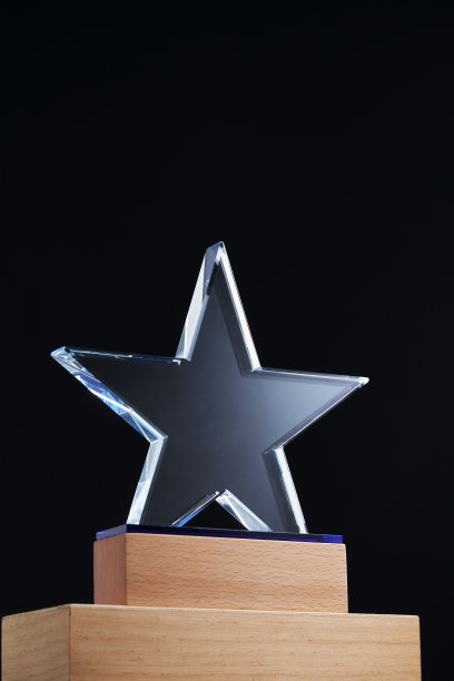 水晶奖杯与星形设计图片下载