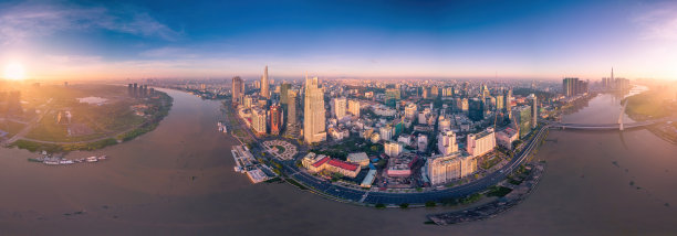 胡志明市的天际线和摩天大楼的空中全景图西贡河，市中心的商业中心。早上的观点。远处是地标81号摩天大楼图片下载