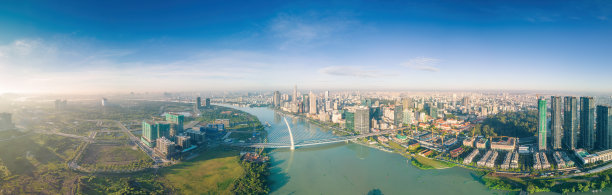 胡志明市的天际线和摩天大楼的空中全景图西贡河，市中心的商业中心。早上的观点。远处是地标81号摩天大楼图片下载