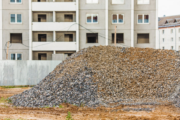 瓦砾成堆。建筑元素。建筑材料。盖房子图片下载