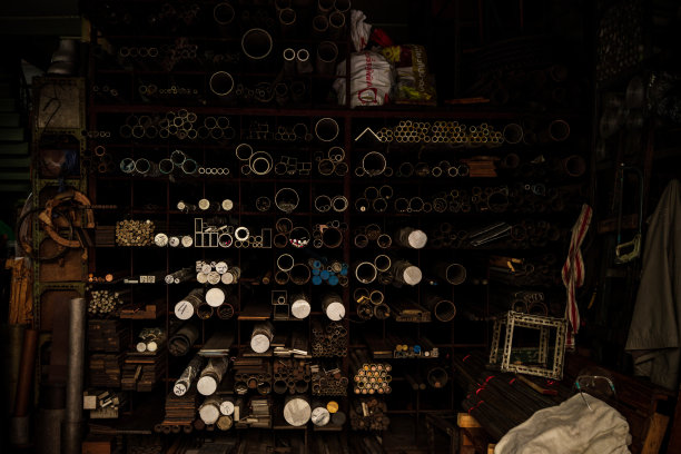 巧妙的硬件管道显示-库存照片图片下载