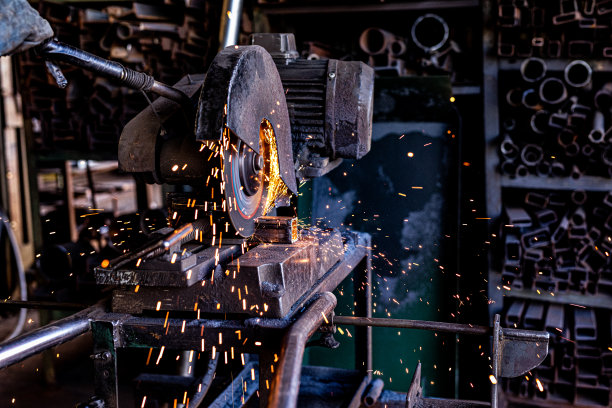 建筑工地或制造商用于住宅和商业建筑的不同金属制品和材料图片下载