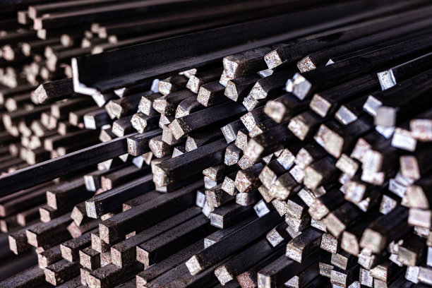 建筑工地或制造商用于住宅和商业建筑的不同金属制品和材料图片下载