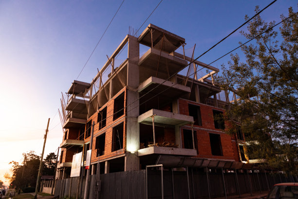 住宅房屋建造中使用的不同材料和产品图片下载