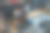 一个男人和一个女人在看笔记本电脑里的好东西图片下载