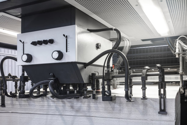 现代印刷厂的印刷设备图片下载