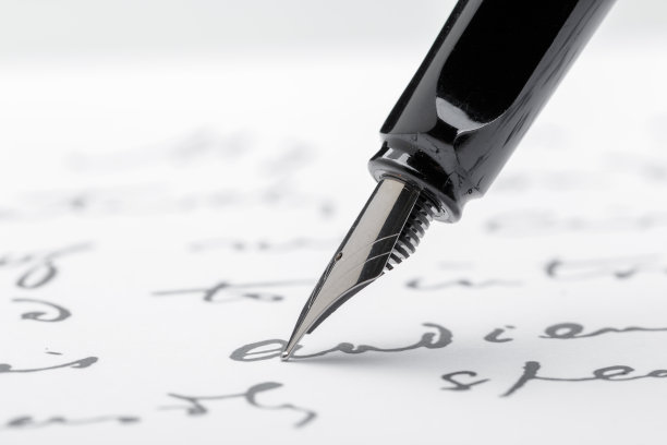 钢笔在书写页图片下载
