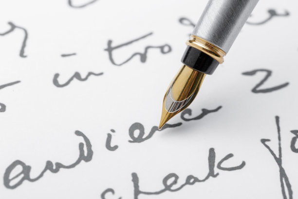 钢笔在书写页图片下载