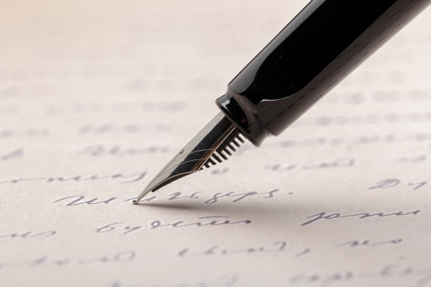钢笔在书写页图片下载