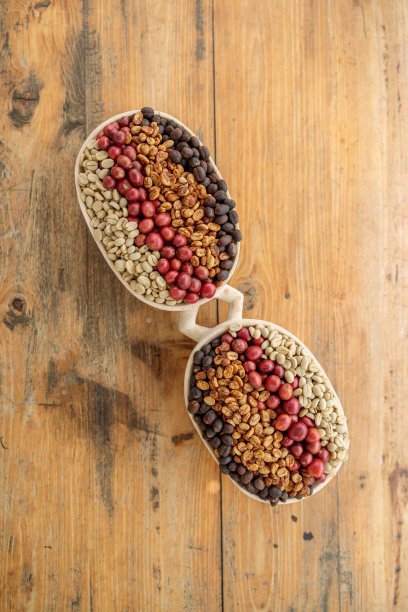 不同加工过程的咖啡豆的特写图片下载