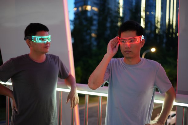 Metaverse的人们图片下载