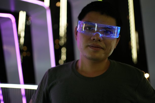 明亮的眼镜图片下载