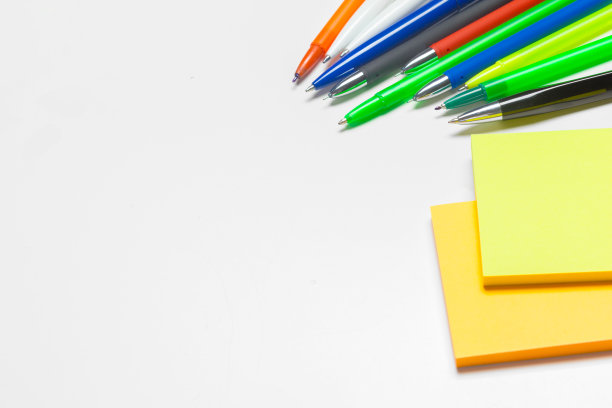 空白记事本笔记与钢笔接近图片下载