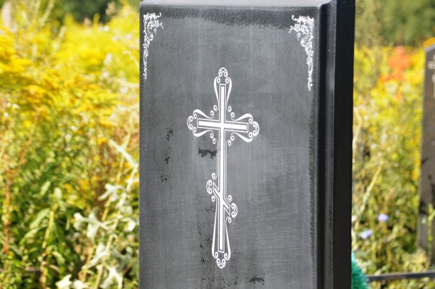 严重的十字架图片下载