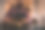 咖啡师把外卖咖啡杯与纸板支架在咖啡馆的玻璃桌上，特写图片下载