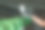 绘画细节以绿色为主色调。穿着制服的人正在工作站研究农业技术细节图片下载
