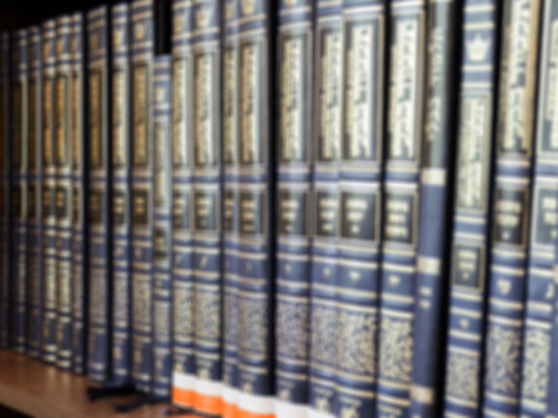 图书馆书架上的书图片下载