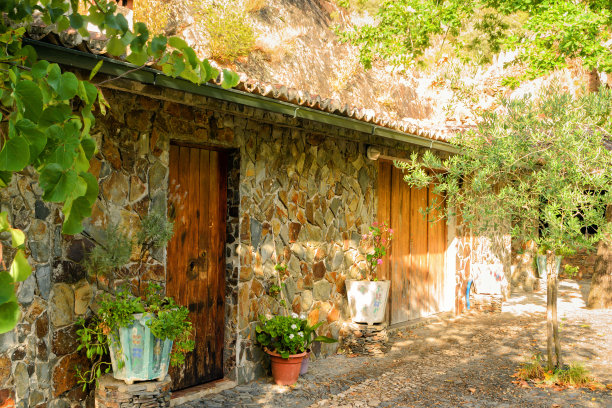 一个山村的家庭庭院图片下载