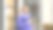 美女肖像时尚女子穿紫色夹克在街上。概念照片与一杯温暖的饮料图片下载
