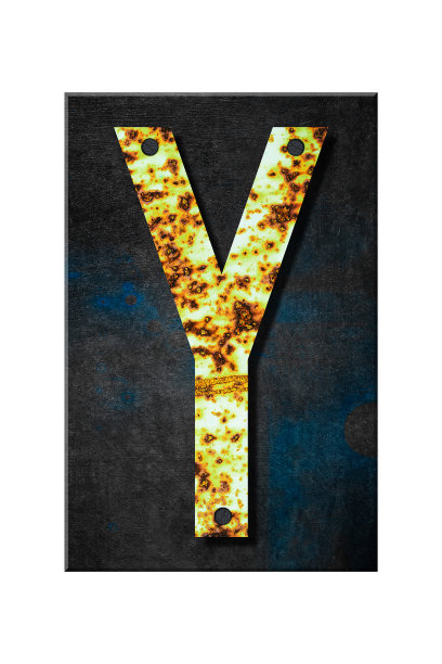字母y，字母来自生锈的铁，放在一块木板上。孤立在白色背景。教育。设计图片下载