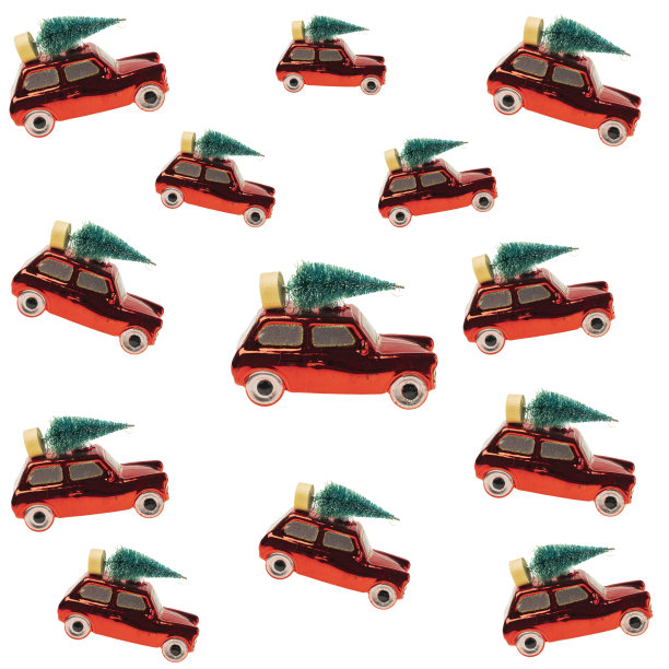 近距离的圣诞无缝模式与汽车和圣诞树孤立在白色背景。图片下载
