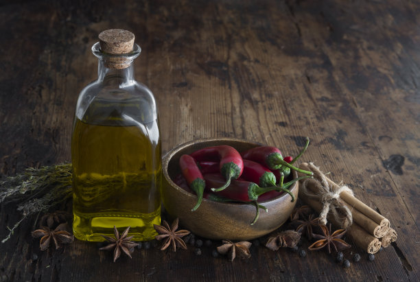 静物与辣椒和肉桂图片下载