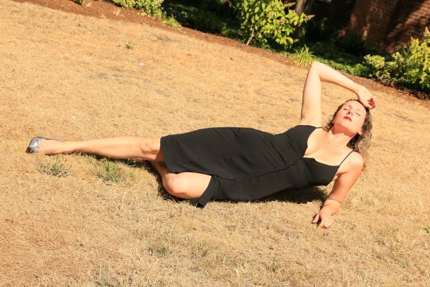 外面真的很热图片下载