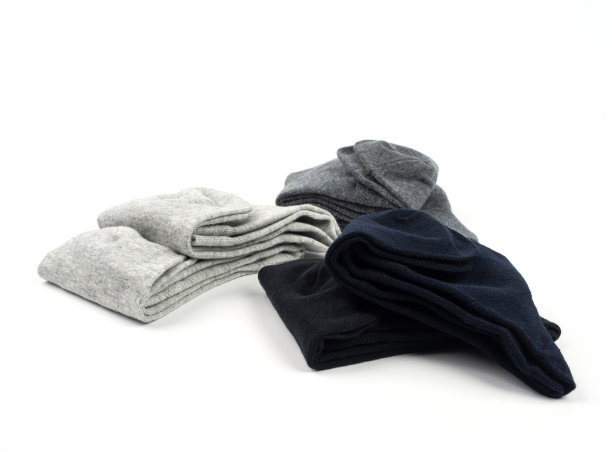 男人的袜子在白色背景图片下载