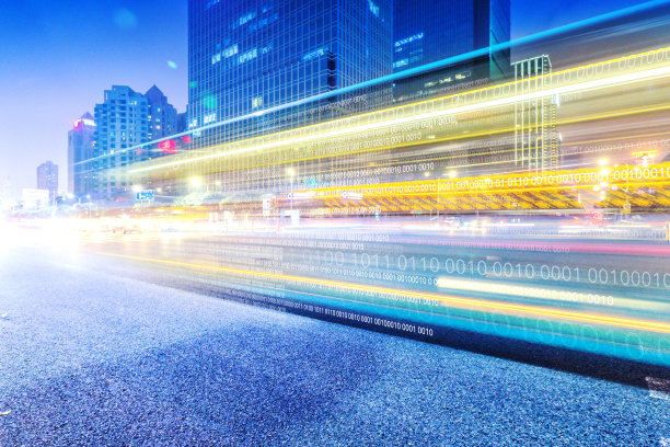 夜间深圳市中心的城市道路图片下载