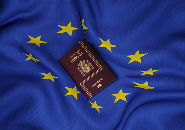 西班牙护照与欧盟旗帜图片下载