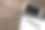 智能手机白色和空白的铭文在一个棕色的木桌上。从上面的观点图片下载