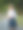 俏皮的白人适合妇女表达积极的河在黄昏在夏天图片下载