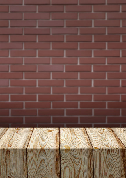 红砖墙背景上的木板空桌图片下载