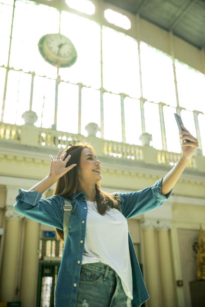 亚洲女性背包客图片下载