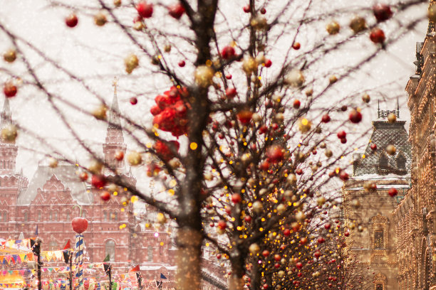 莫斯科的圣诞节，冬天红场上的新年装饰，城市的圣诞集市图片下载