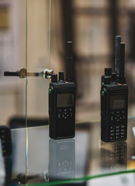 带天线的便携式数字电台图片下载