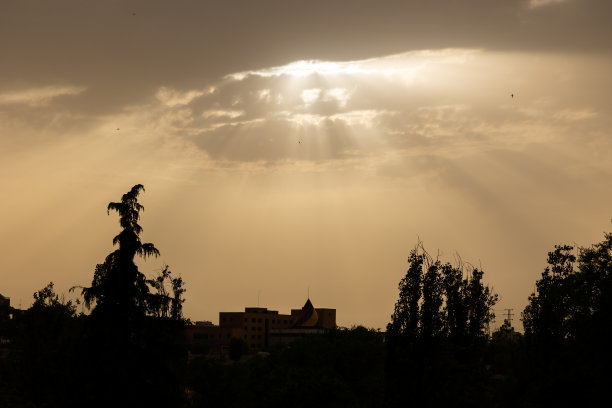 西班牙马德里卡拉班歇尔附近的黎明图片下载