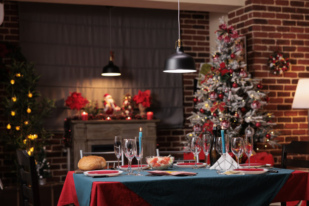 圣诞节大桌子布置，装饰漂亮的地方图片下载