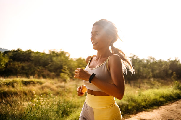 运动的女人跑图片下载