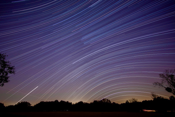 在天空中作画图片下载