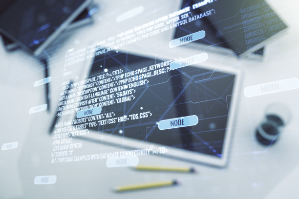 摘要创意编码概念和现代数字平板电脑的背景、俯视图。Multiexposure图片下载