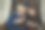 结婚的白种人老年夫妇庆祝生日在家庭厨房图片下载