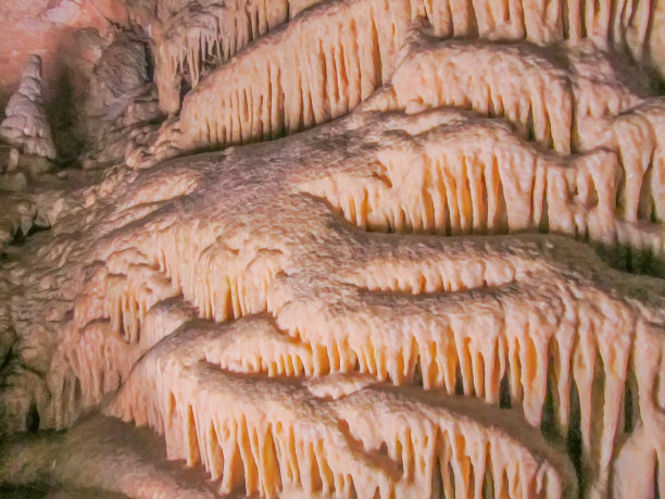 有钟乳石和石笋的地下洞穴抽象画。石灰岩岩溶的形成。旅行和度假的概念。数字绘画。抽象自然主义，浮雕图案图片下载